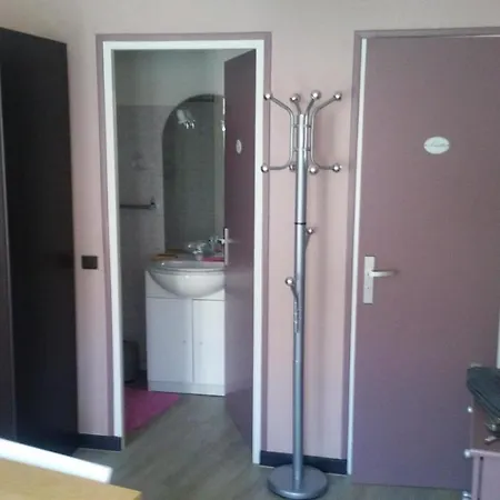 Lumineux Centre Apartment